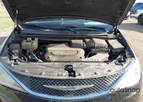 2018 Chrysler Pacifica Touring L z USA, uszkodzony, nr VIN 2C4RC1BGXJR119129